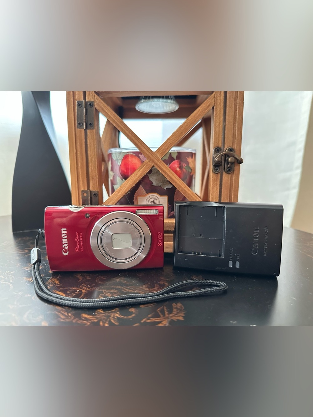 Canon elph 180 red - 20 megapixel 8x Zoom